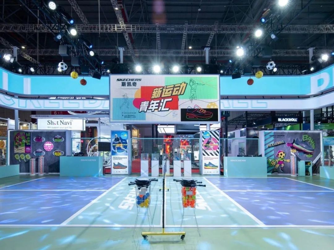 武漢展覽設(shè)計(jì)搭建公司領(lǐng)你看最具有創(chuàng)意00家企業(yè)展臺的2023進(jìn)博會（斯凱奇展臺）5