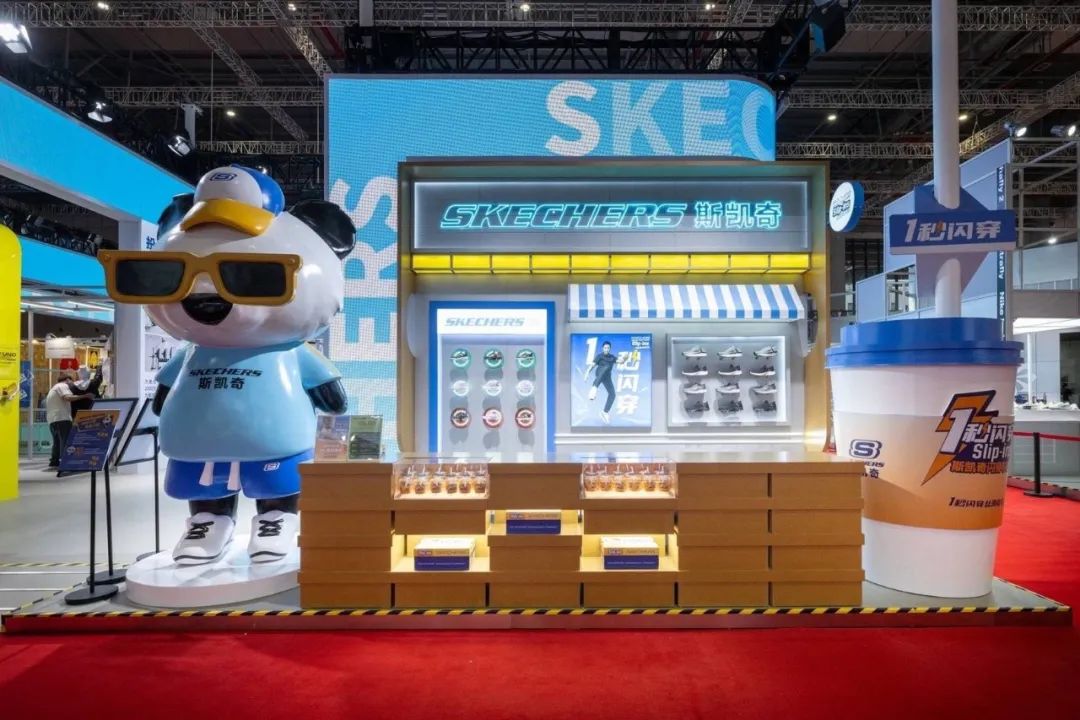 武漢展覽設(shè)計(jì)搭建公司領(lǐng)你看最具有創(chuàng)意00家企業(yè)展臺的2023進(jìn)博會（斯凱奇展臺）4